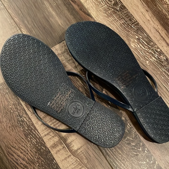 Solei sea flip flops-women’s size 7. NWOT-Navy - Picture 4 of 6